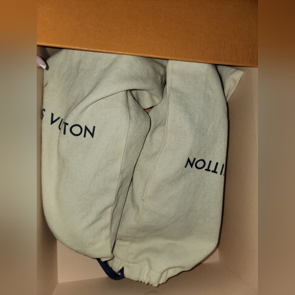 Louis Vuitton run away sneaker - Picture 3 of 6